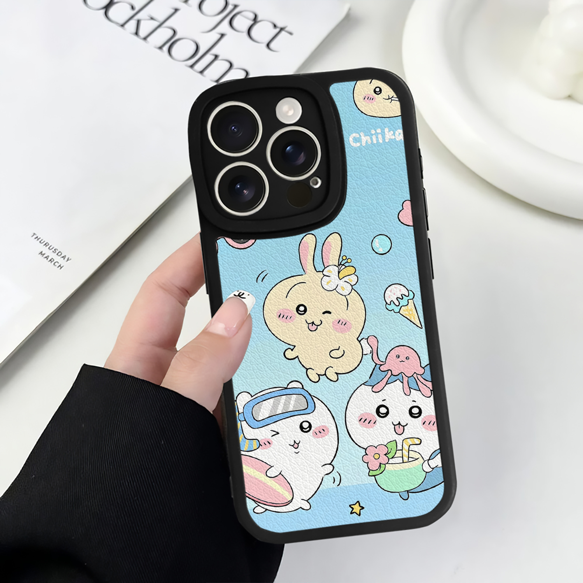 （画像用） ちいかわ Chii-kawa 【iPhone 16シリーズ対応】シリコンスマホケース（レザー調） 材質：シリコン